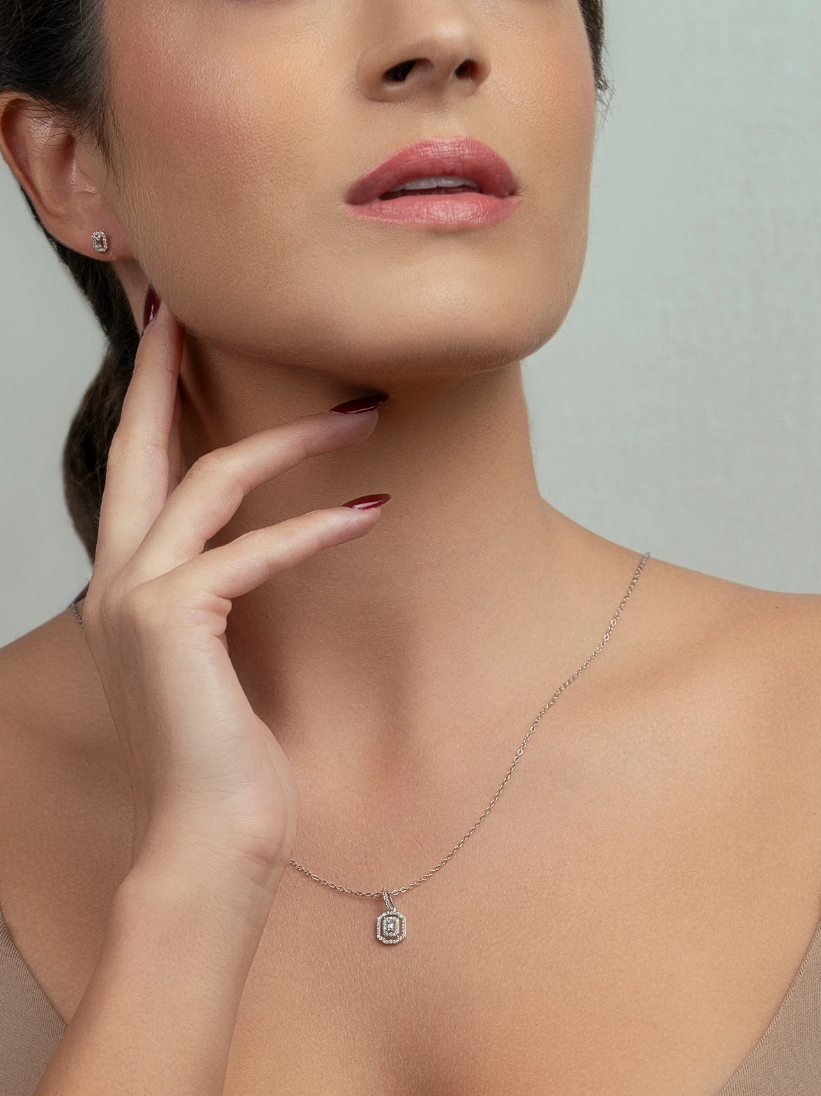 Minimal Diamond Pendant