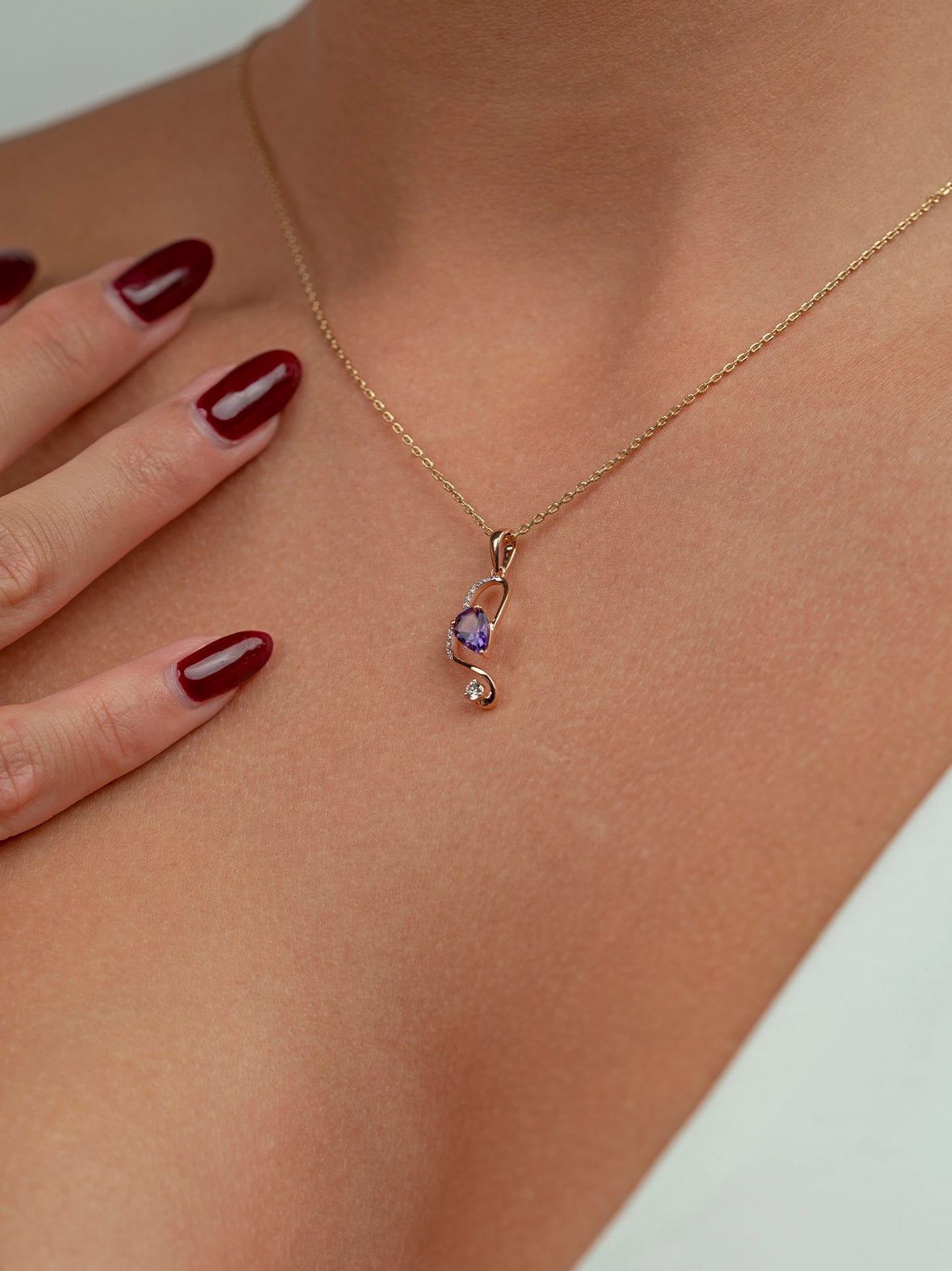 قلادة دوامة الجمشت