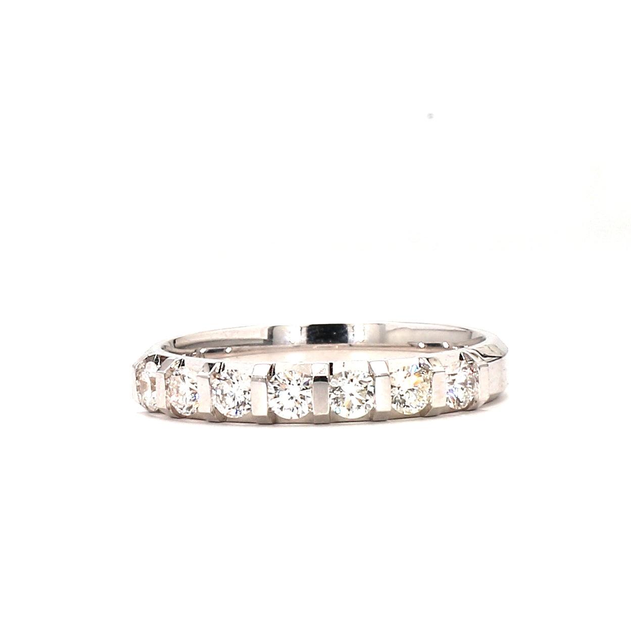 Graceful Round Brilliant-Cut Diamond Ring in White Gold for Women