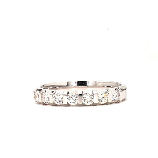 Graceful Round Brilliant-Cut Diamond Ring in White Gold for Women